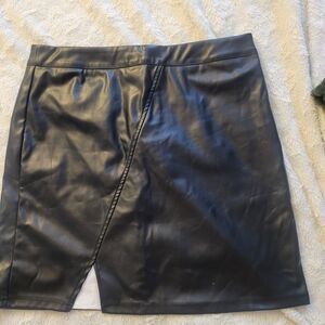 Elegant Black Leather Pencil Skirt